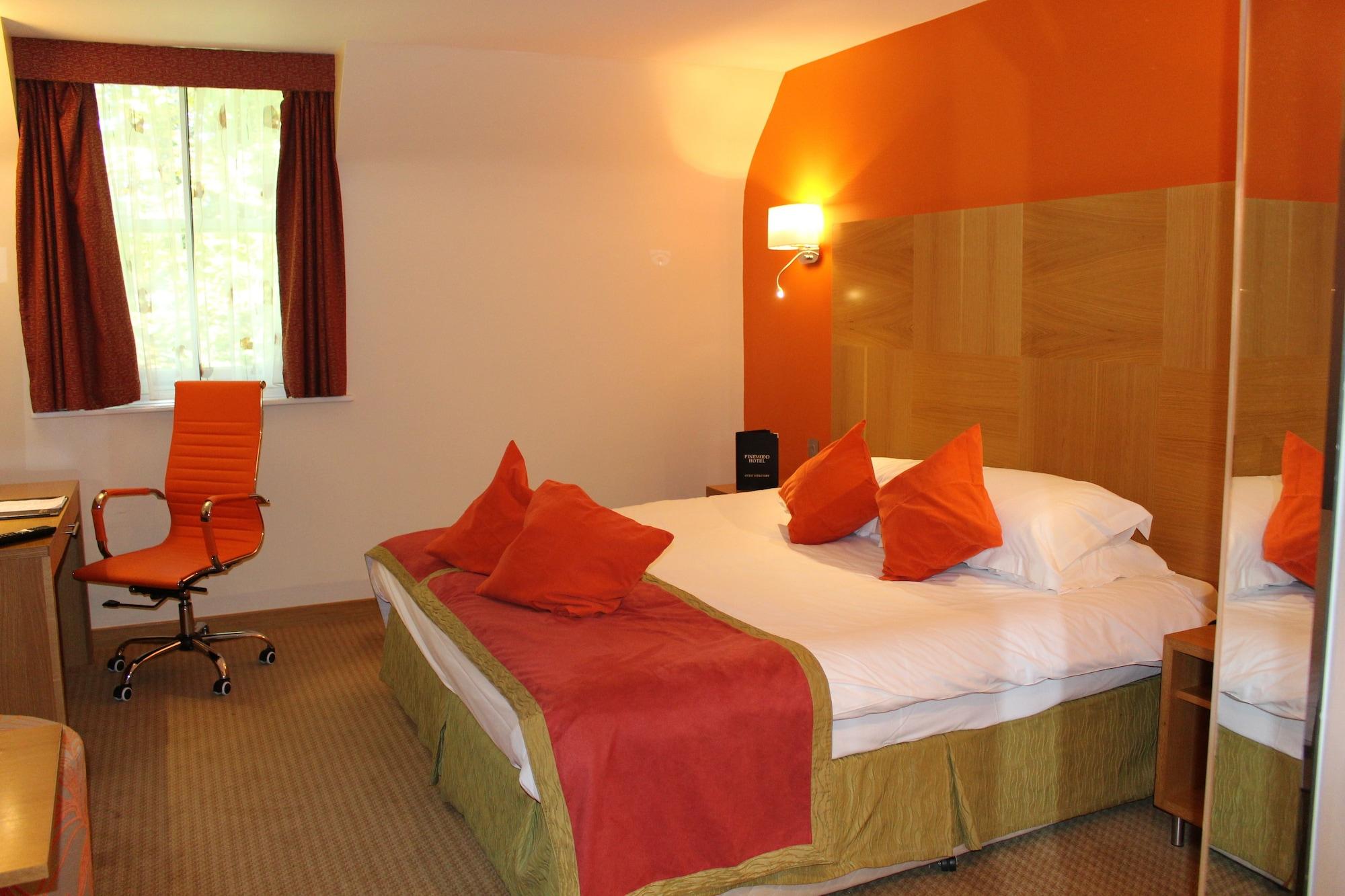 סלאו The Pinewood Hotel מראה חיצוני תמונה