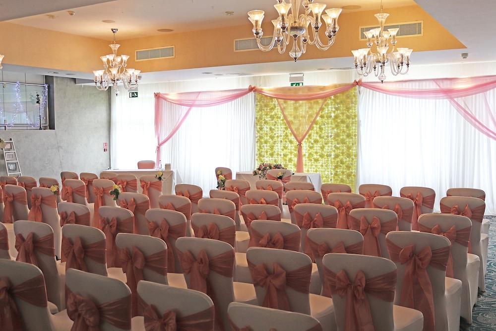 סלאו The Pinewood Hotel מראה חיצוני תמונה